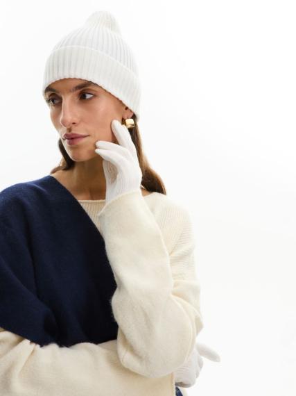 Шапка Bernard, молочно-белая